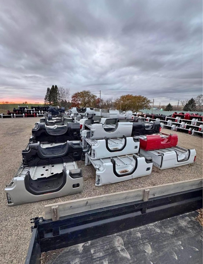 Multiple pickup truck bed assemblies grouped throughout an outdoor lot