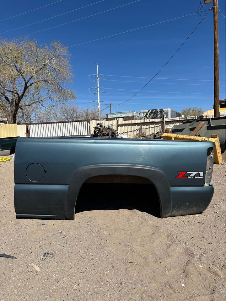 484960408_1104463528102482_6395989041790337618_n 1999–2006 Chevrolet Silverado & GMC Sierra 6.6-Foot Truck Bed - Image 1